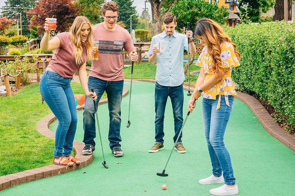 Mini golf at Bullwinkle's